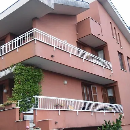 Apartment Sweet Cade