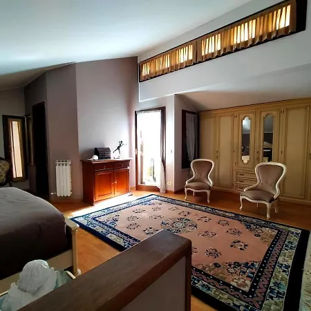 Apartment Sweet Cade *